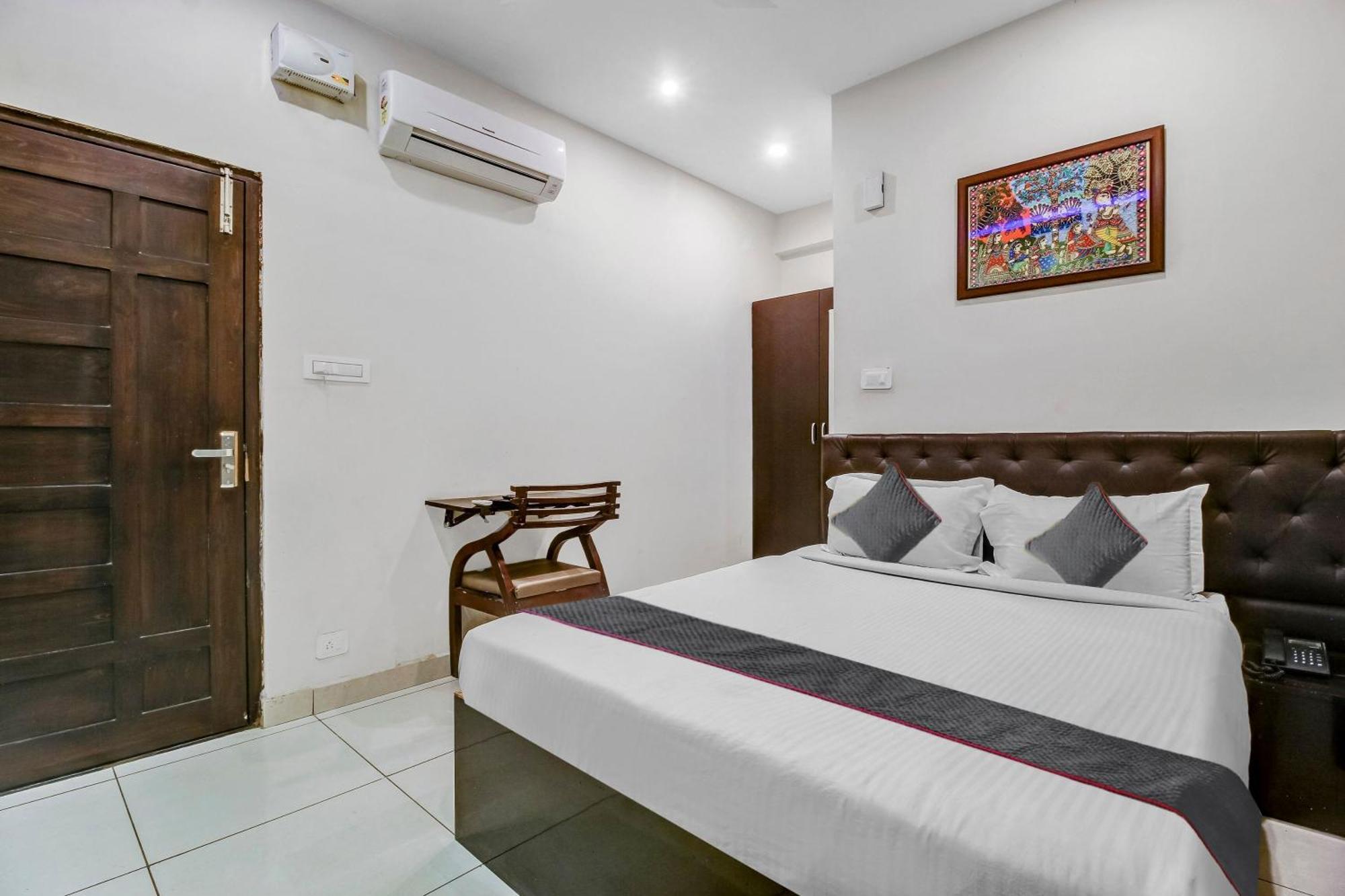 Collection O Galaxy Suites Хайдарабад Экстерьер фото